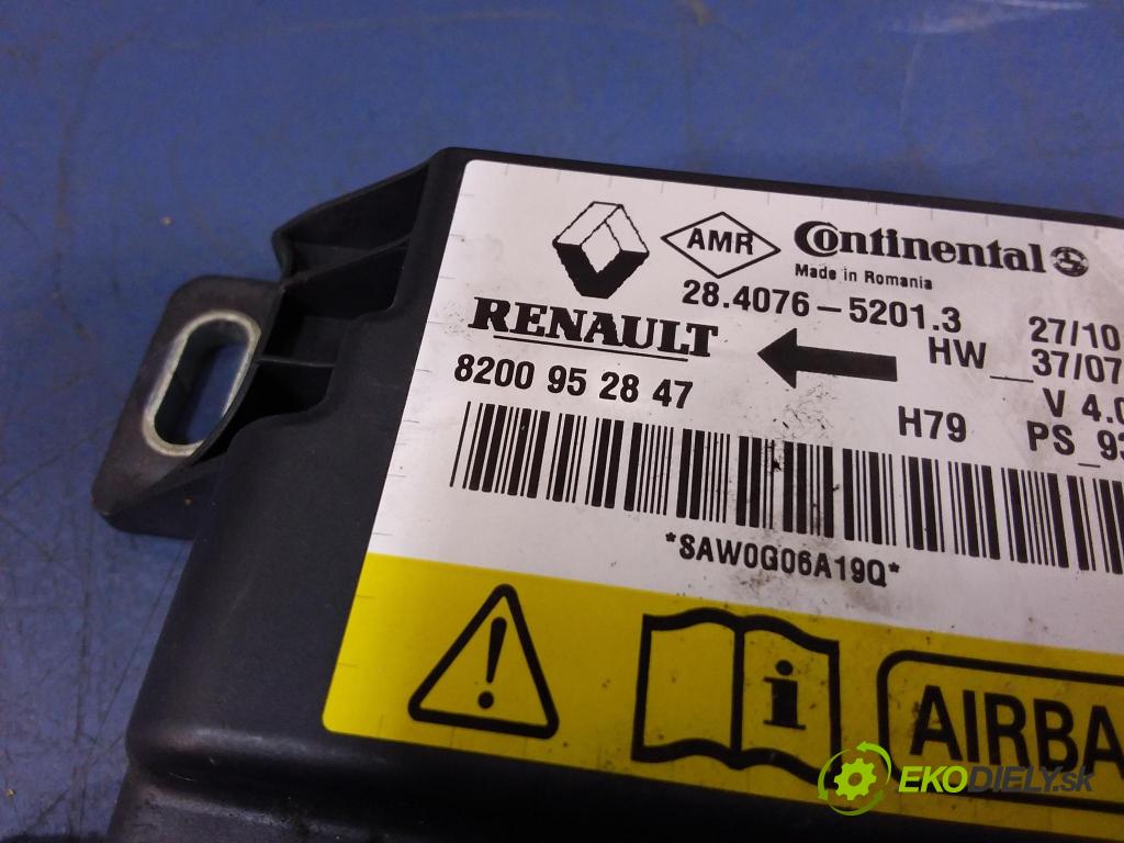 Dacia Duster 2010 kokpit,pristrojová doska Distribúcia: 8200739435