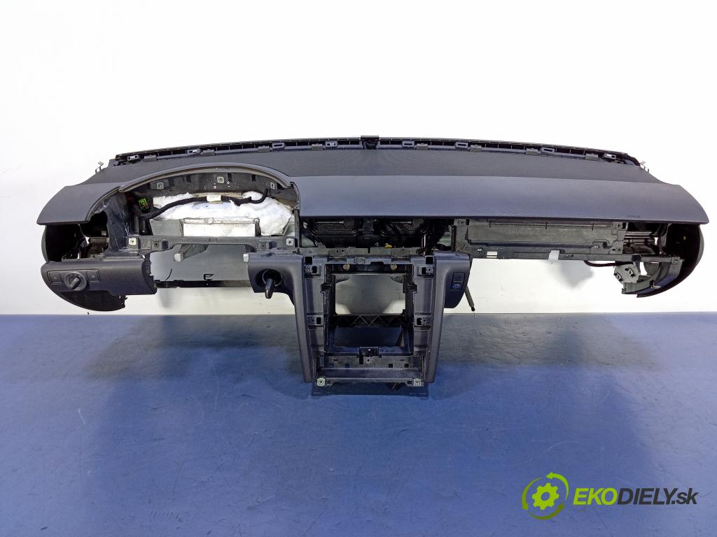 Vw Phaeton 2004 kokpit,pristrojová doska Distribúcia: 3D1857009