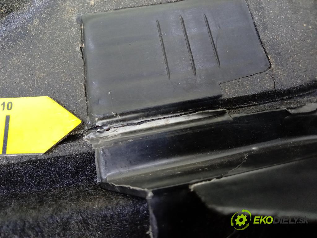 Nissan Almera 2002 Polička: Batožina: 01