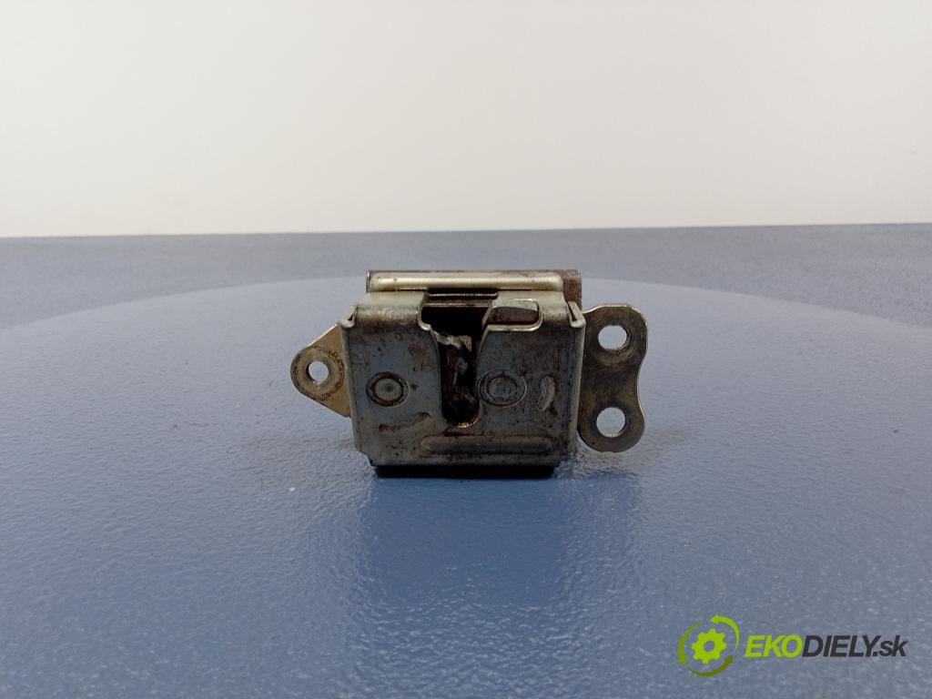 Toyota Yaris 1999 zámek Klapky: Kufr 01