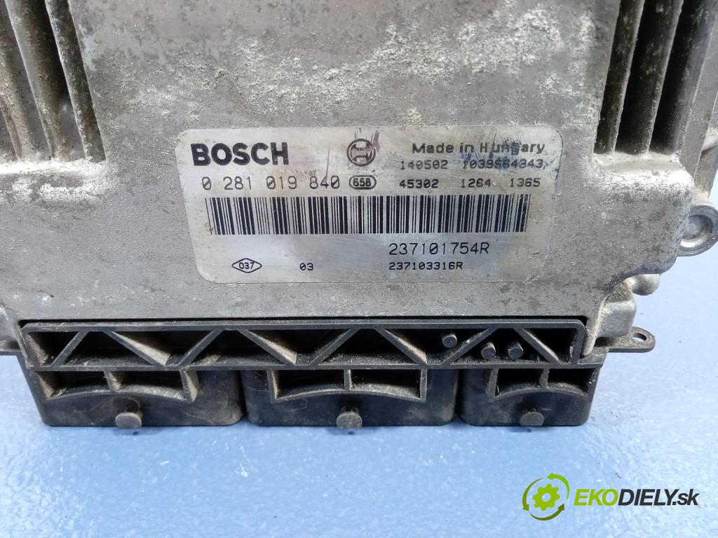 Renault Trafic 2013 řídící jednotka Motor: 237101754R