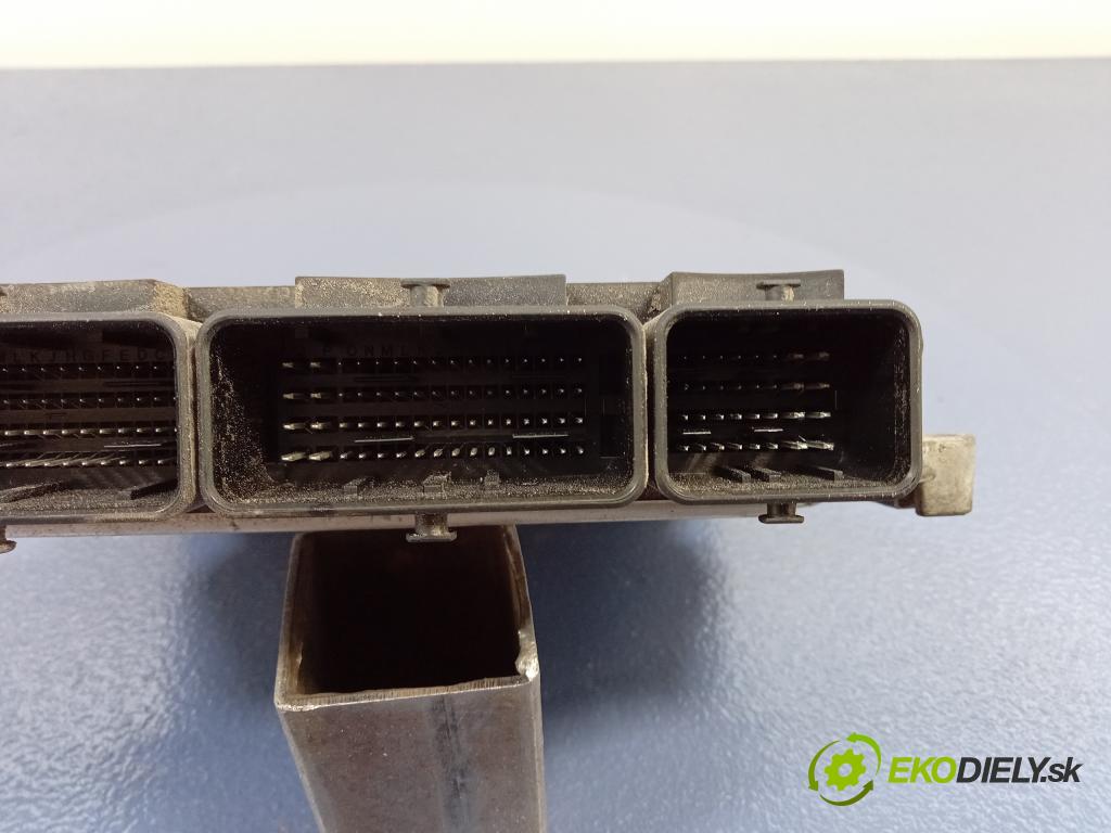 Renault Trafic 2013 řídící jednotka Motor: 237101754R