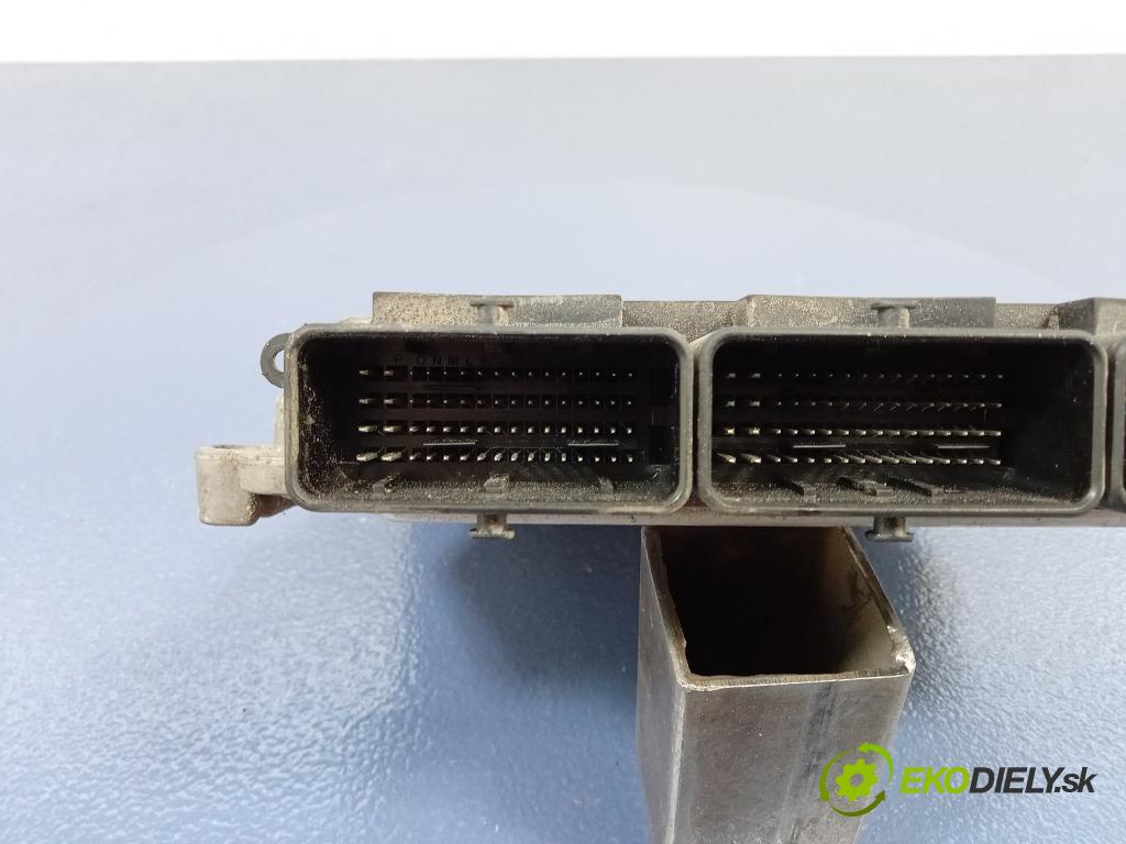 Renault Trafic 2013 řídící jednotka Motor: 237101754R