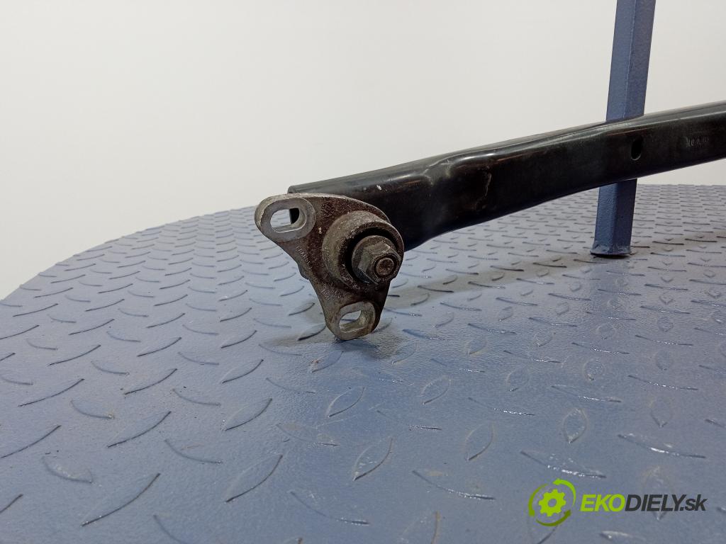 Volvo S60 2002 výztuha Čelní / stěna Přední 01