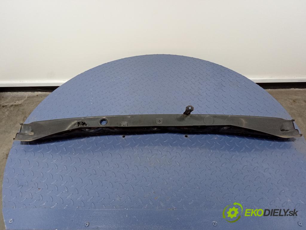 Toyota Yaris 2005 torpédo 01