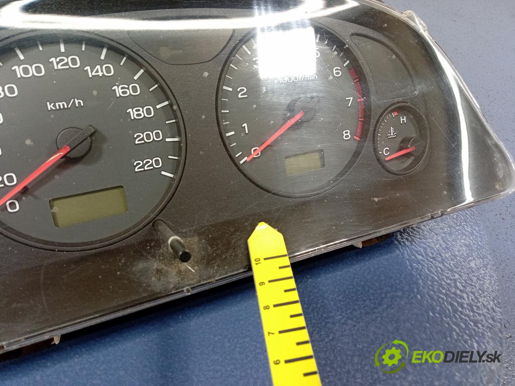 Subaru Forester 2001 prístrojovka/ budíky 85015FC560