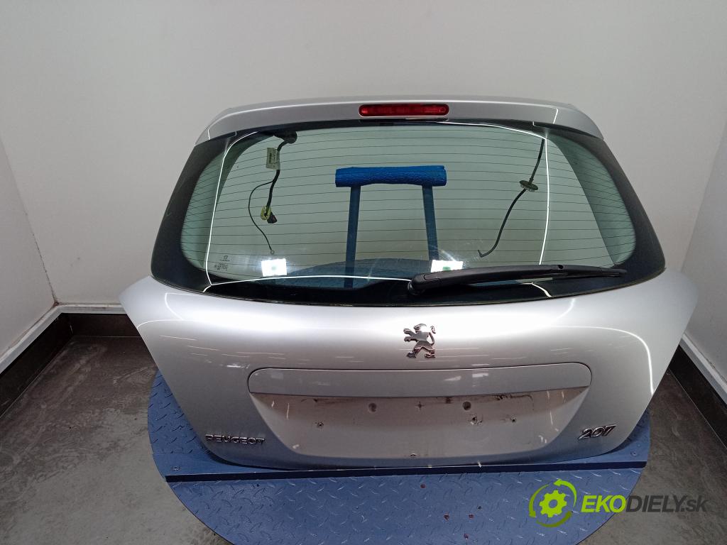 Peugeot 207 2007 zadní dveře kufra: Kufr 01