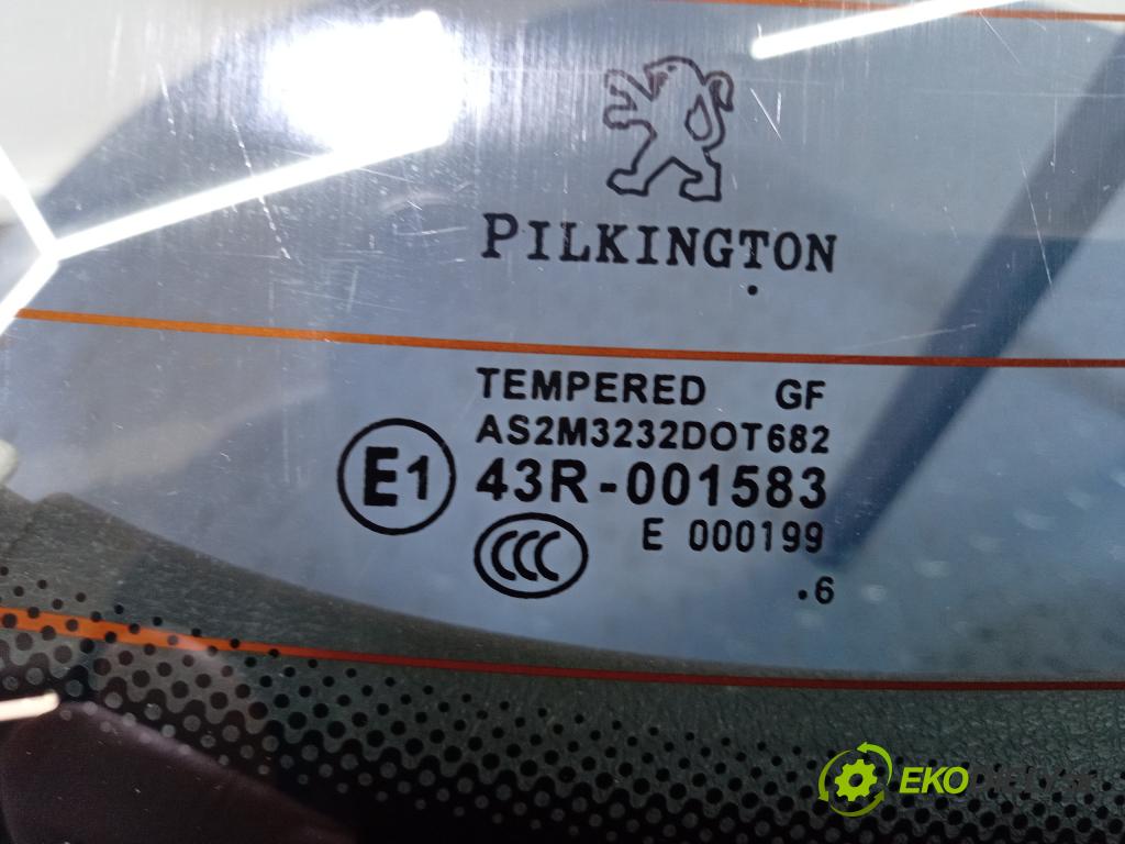 Peugeot 207 2007 zadní dveře kufra: Kufr 01