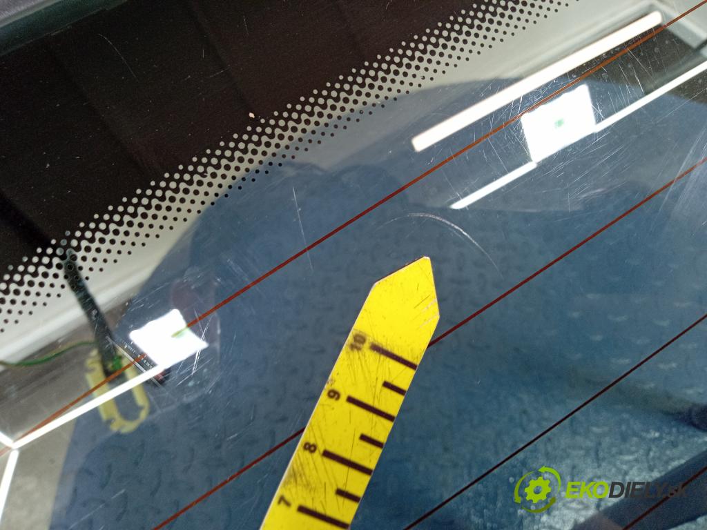 Peugeot 207 2007 zadní dveře kufra: Kufr 01