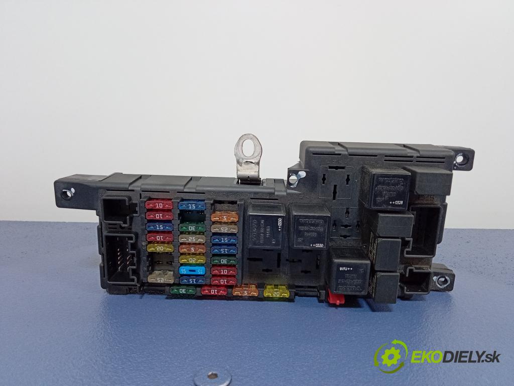 Volvo V70 2003 skříňka Pojistky 8678449
