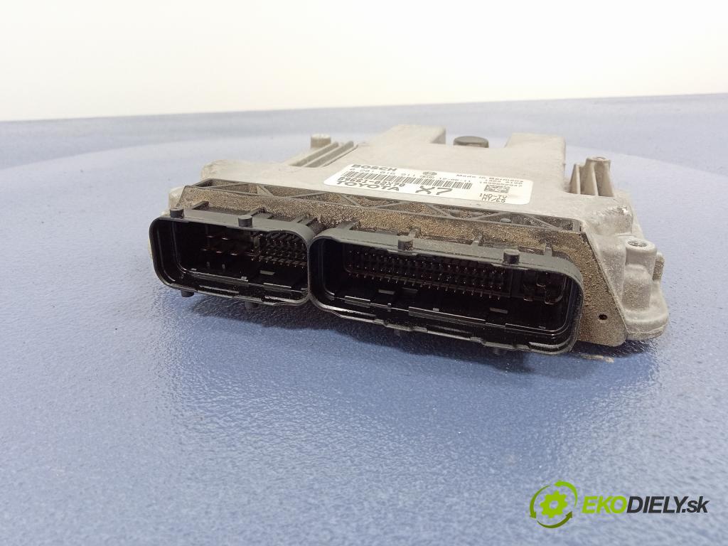 Toyota Auris 2012 riadiaca jednotka Motor: 89661-02X70