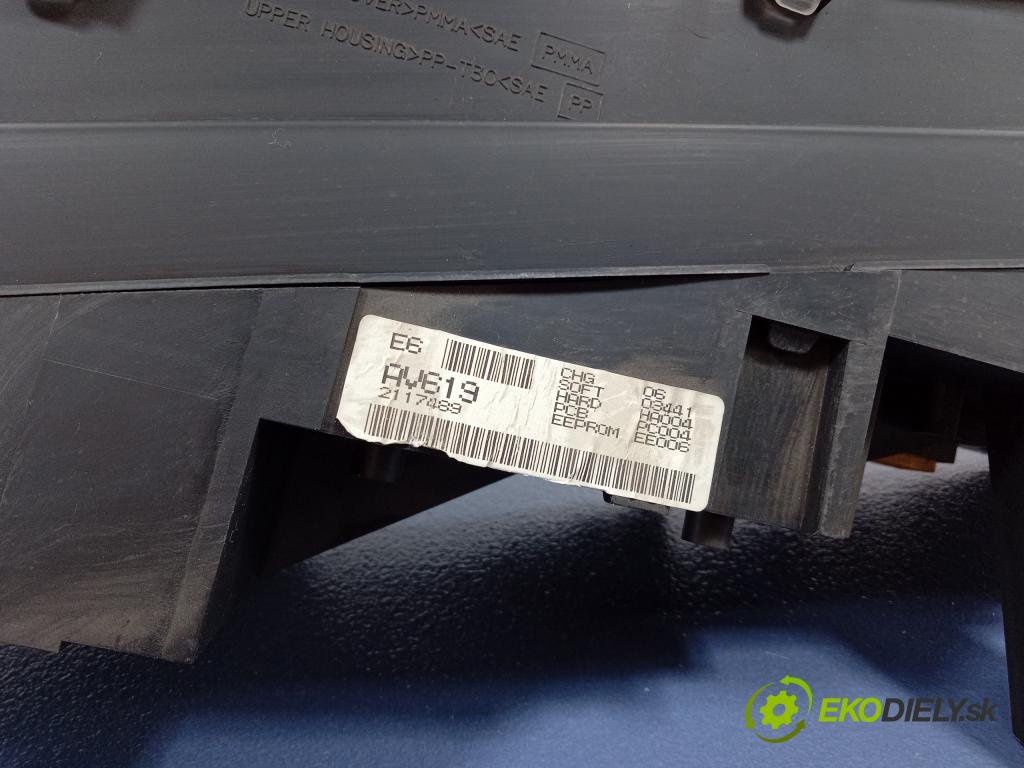 Nissan Primera 2002 prístrojovka/ budíky AV619
