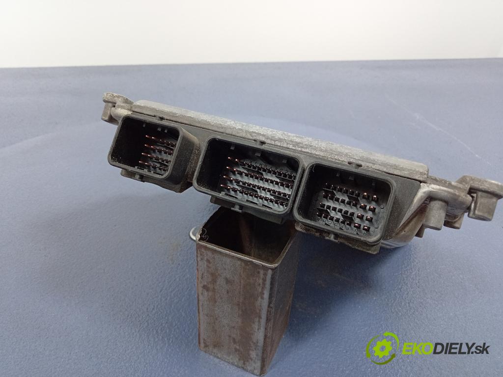 Peugeot 607 2003 riadiaca jednotka Motor: 0281010975