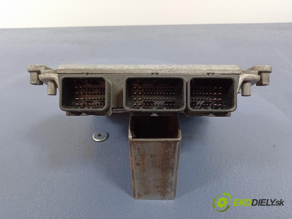 Peugeot 607 2003 riadiaca jednotka Motor: 0281010975