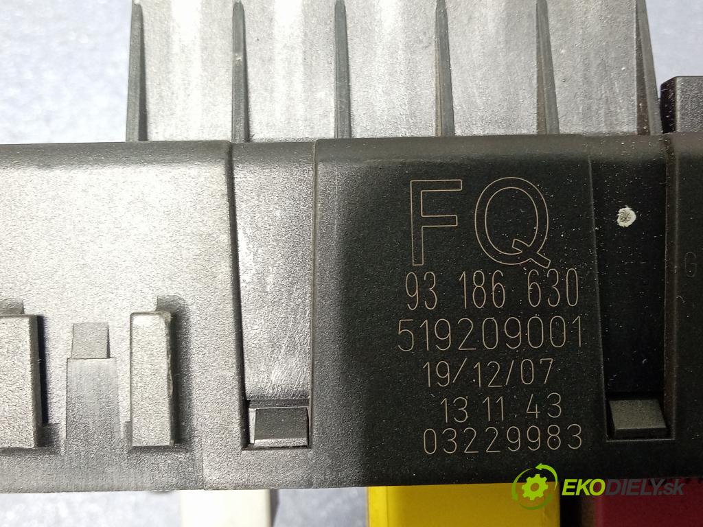 Opel Signum 2005 skrinka Poistky: 93186630