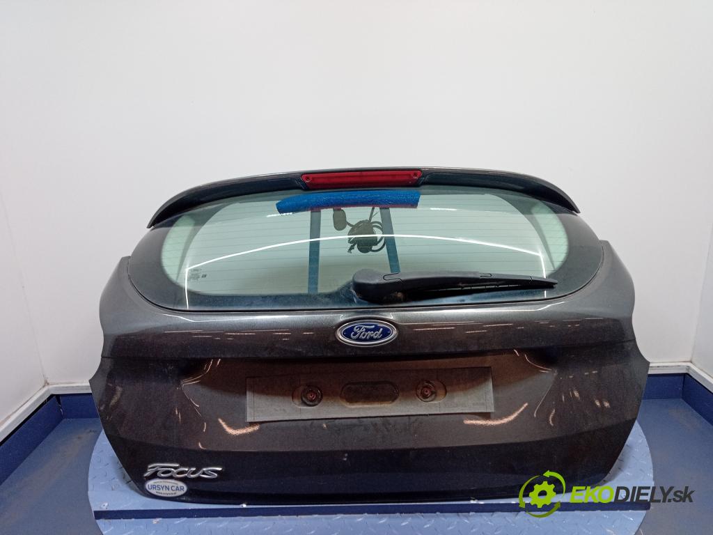 Ford Focus 2018 zadní dveře kufra: Kufr 01
