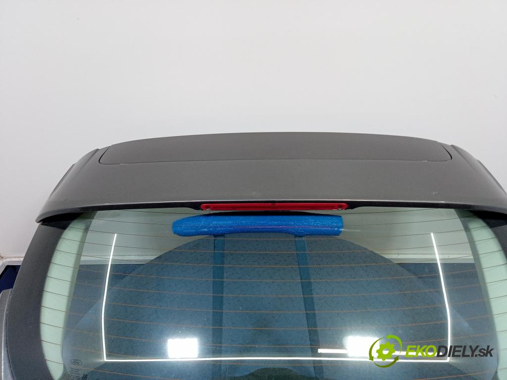 Ford Focus 2018 zadní dveře kufra: Kufr 01