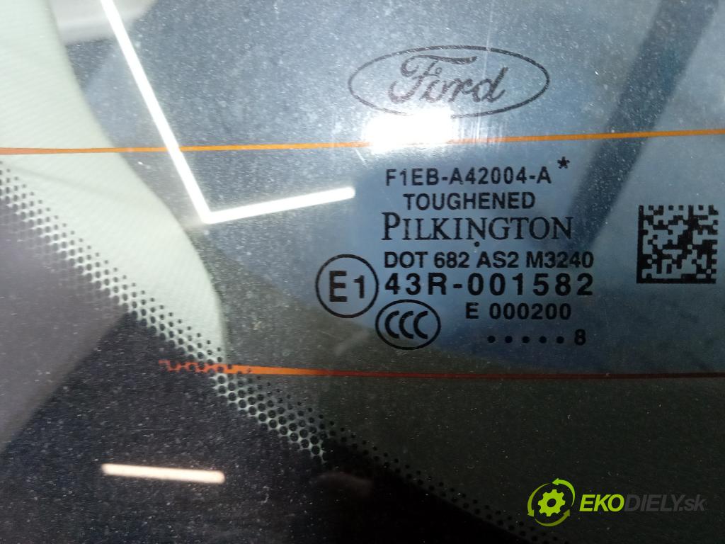 Ford Focus 2018 zadní dveře kufra: Kufr 01