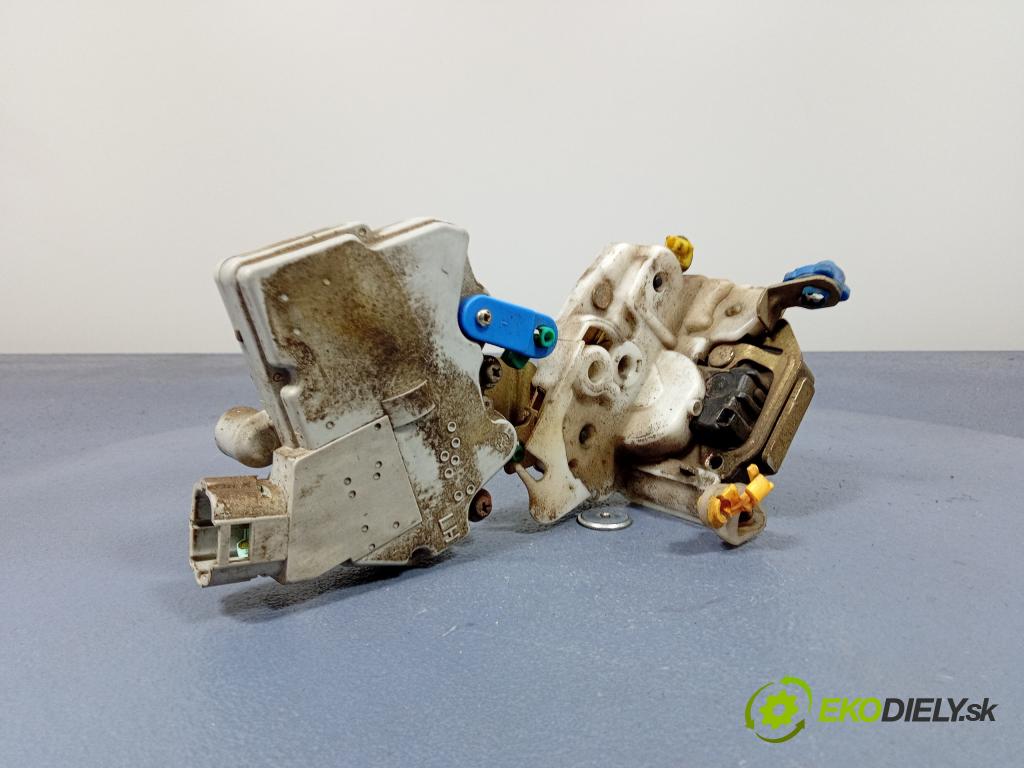 Nissan Terrano 1996 zámek dveře Přední Levý: 01