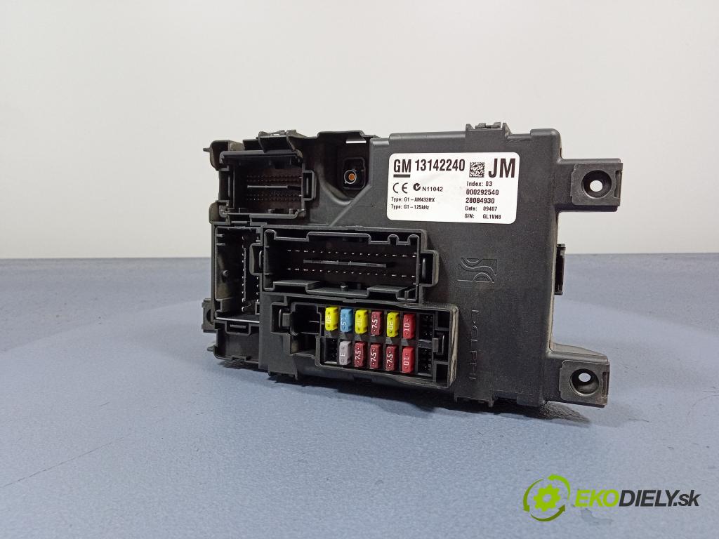 Opel Corsa 2007 skříňka Pojistky 13142240