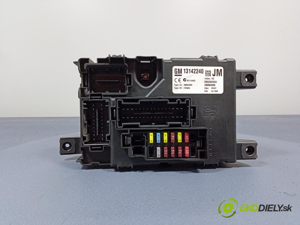 Opel Corsa 2007 skříňka Pojistky 13142240