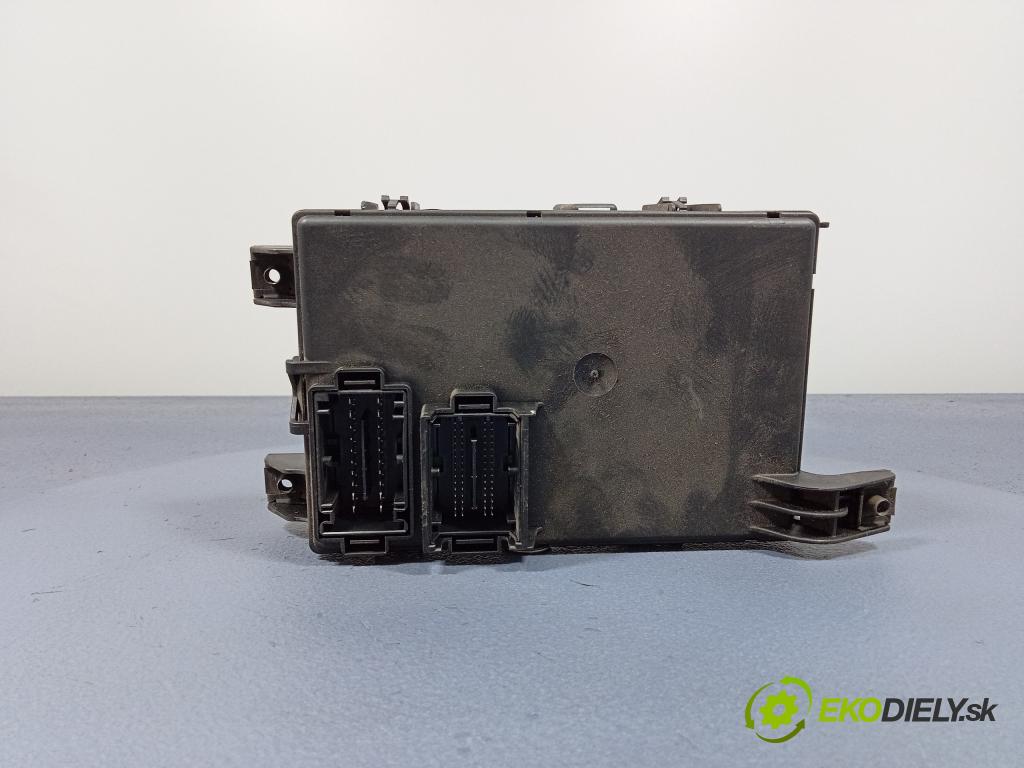 Opel Corsa 2007 skříňka Pojistky 13142240