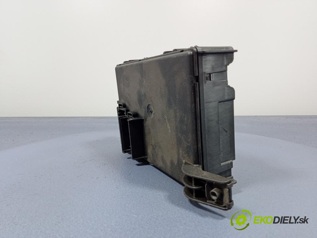 Opel Corsa 2007 skříňka Pojistky 13142240