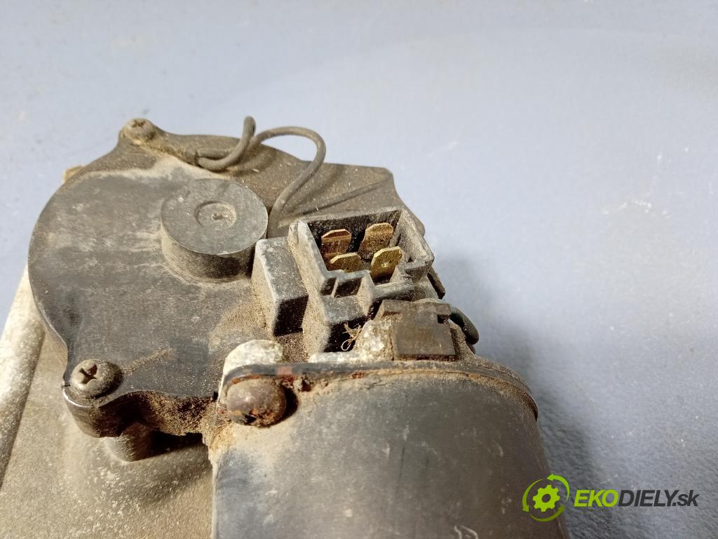 Daihatsu Rocky 1989 mechanizmus motor: Stierače: Predná časť: 85120-87609
