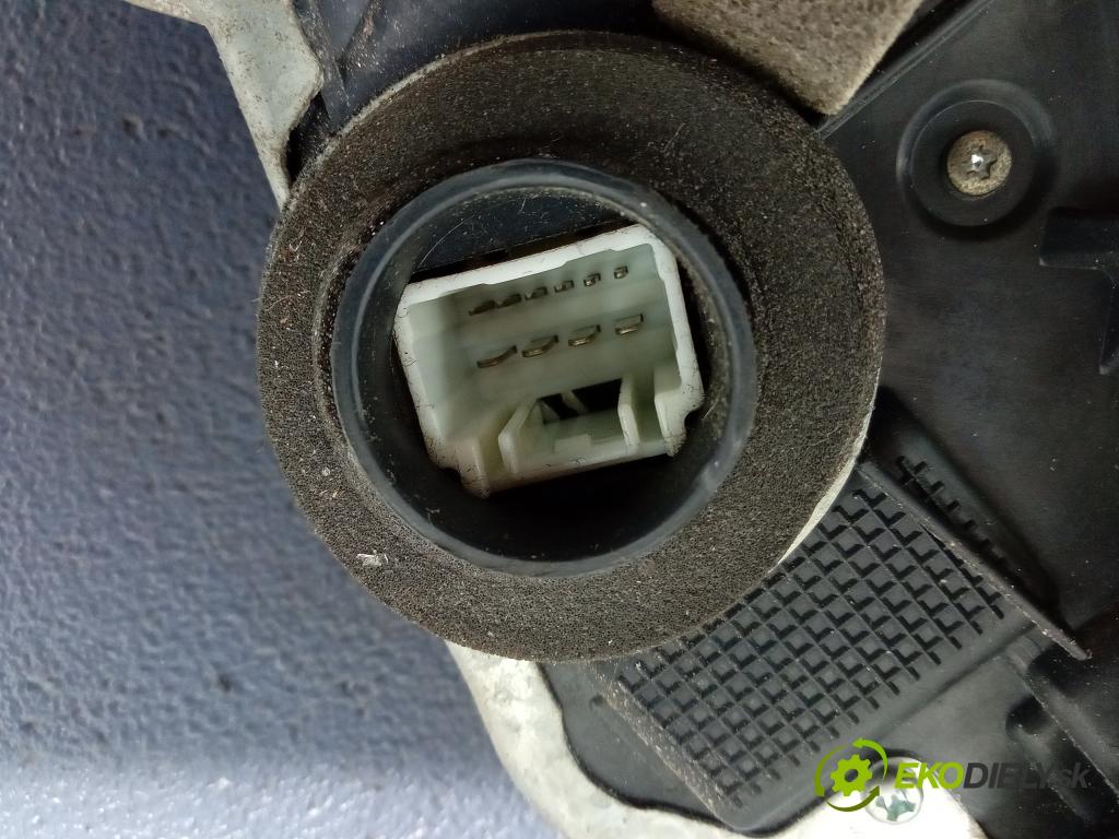 Lexus IS 2007 zámek dveře Přední v pravo: A046693