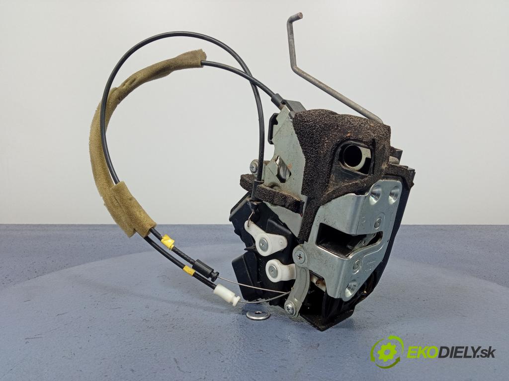 Mazda 5 2006 zámek dveře Přední v pravo: B82-B84