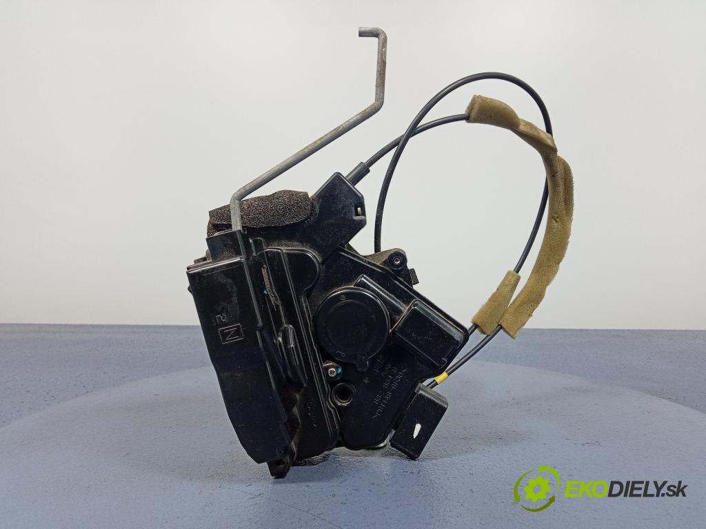 Mazda 5 2006 zámek dveře Přední v pravo: B82-B84
