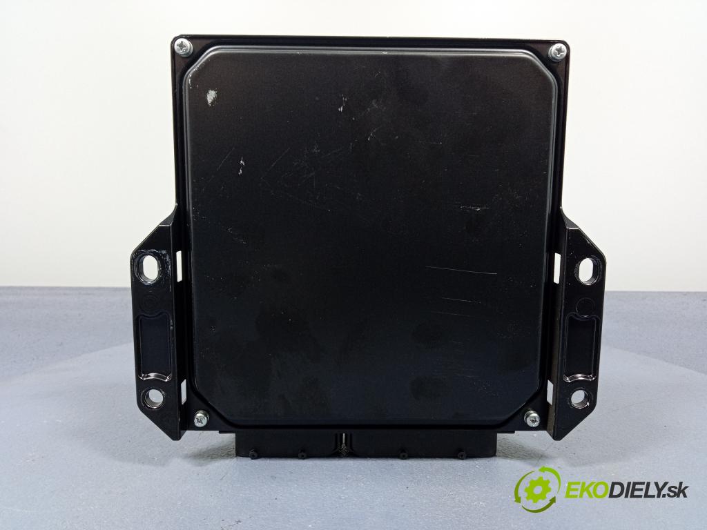 Mazda 5 2006 riadiaca jednotka Motor: RF7N18881N