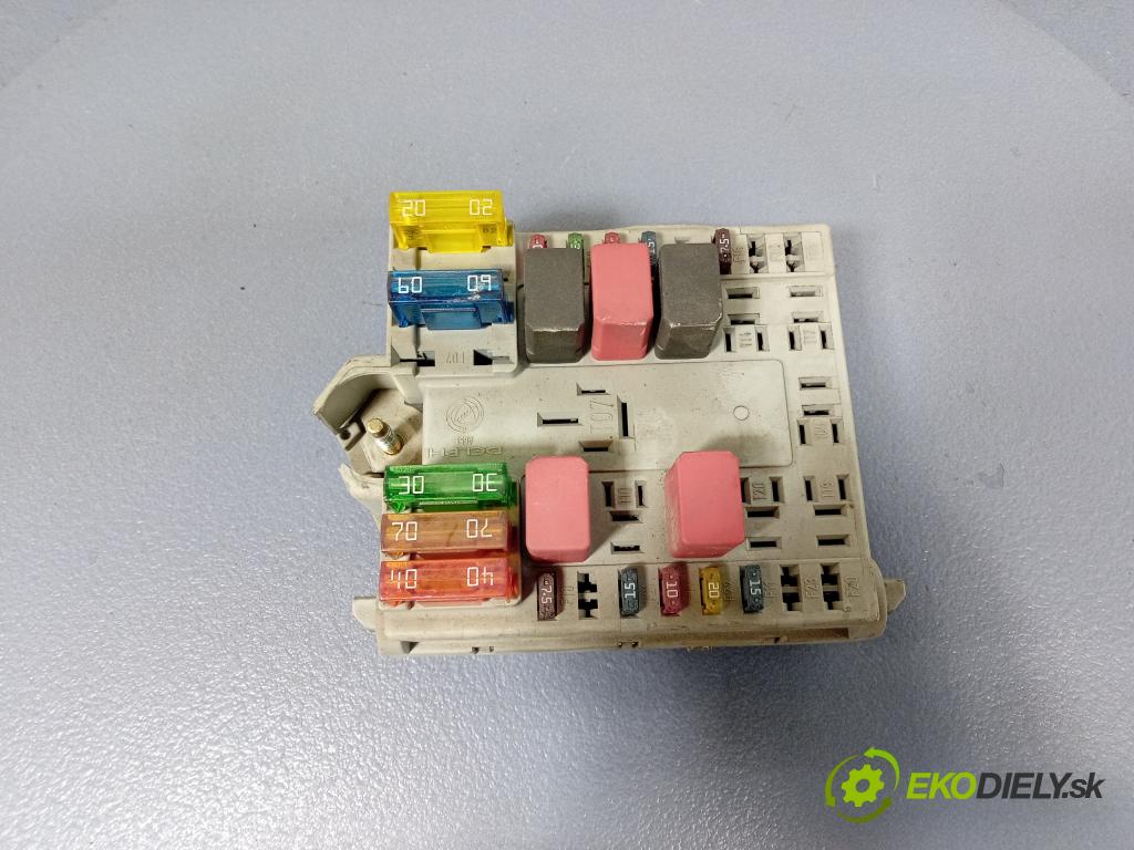 Fiat Punto 2003 skříňka Pojistky 46835421