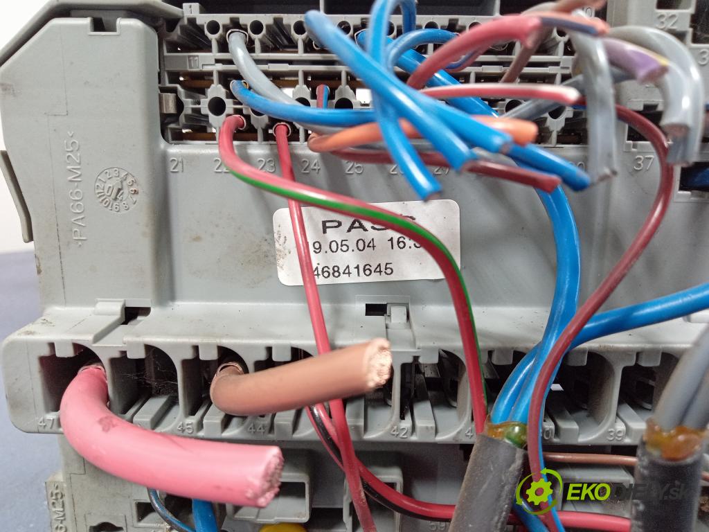 Fiat Panda 2004 skříňka Pojistky 46841645