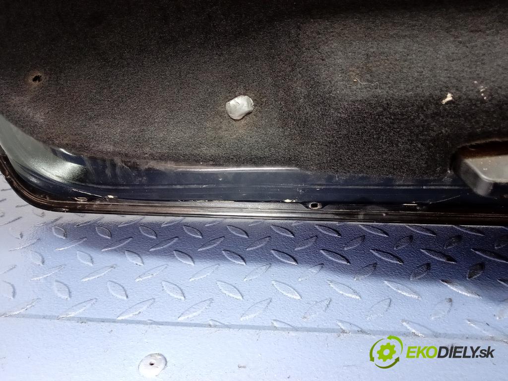 Peugeot 407 2004 zadní dveře kufra: Kufr 01