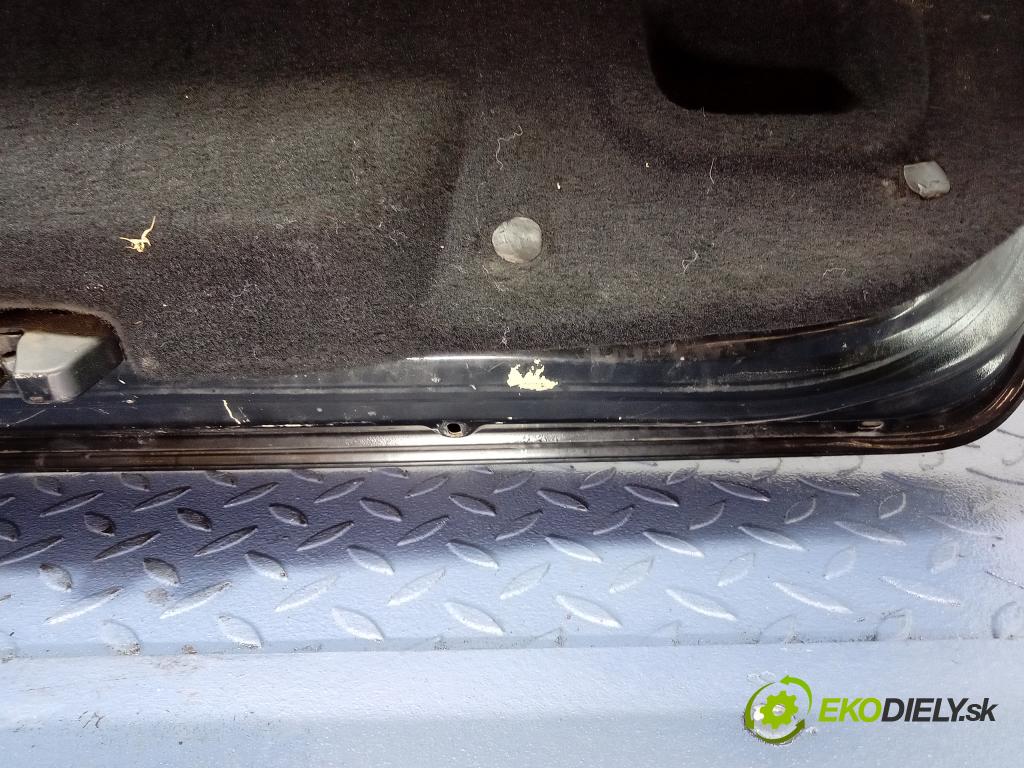 Peugeot 407 2004 zadní dveře kufra: Kufr 01