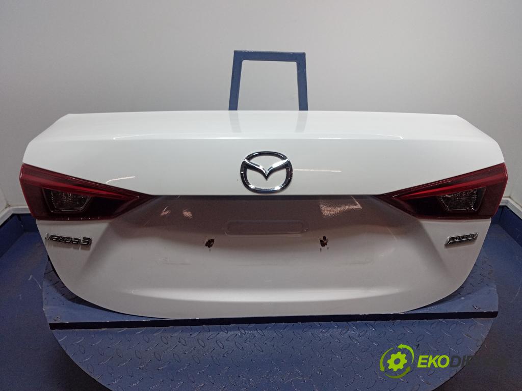 Mazda 3 2015 zadní dveře kufra: Kufr 01
