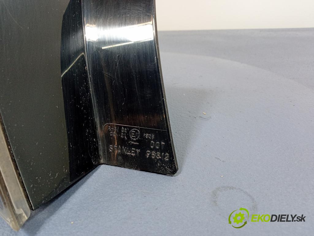 Mazda 3 2004 svetlo / reflektor ty: ľavá Vonkajšie: P6312