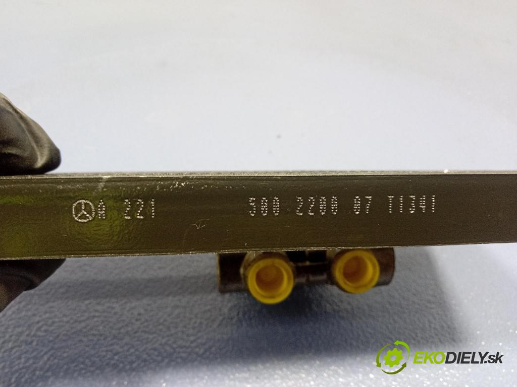 Mercedes CL-Klasa 2008 chladič oleja A2215002200