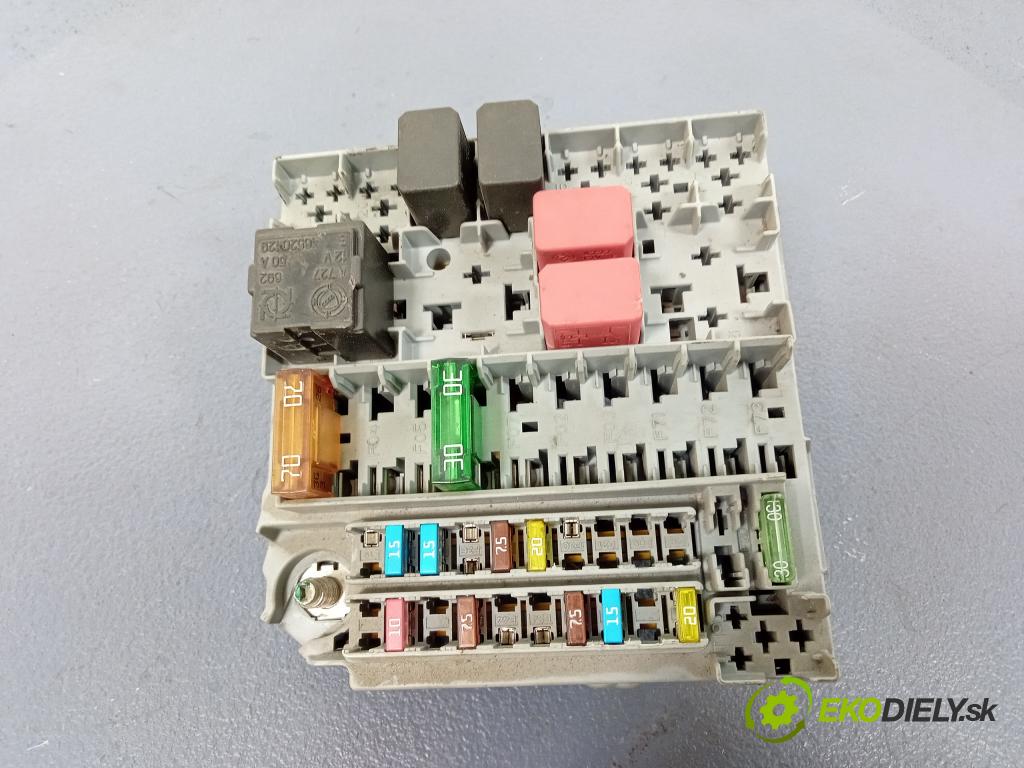 Fiat Panda 2005 skříňka Pojistky 46841645