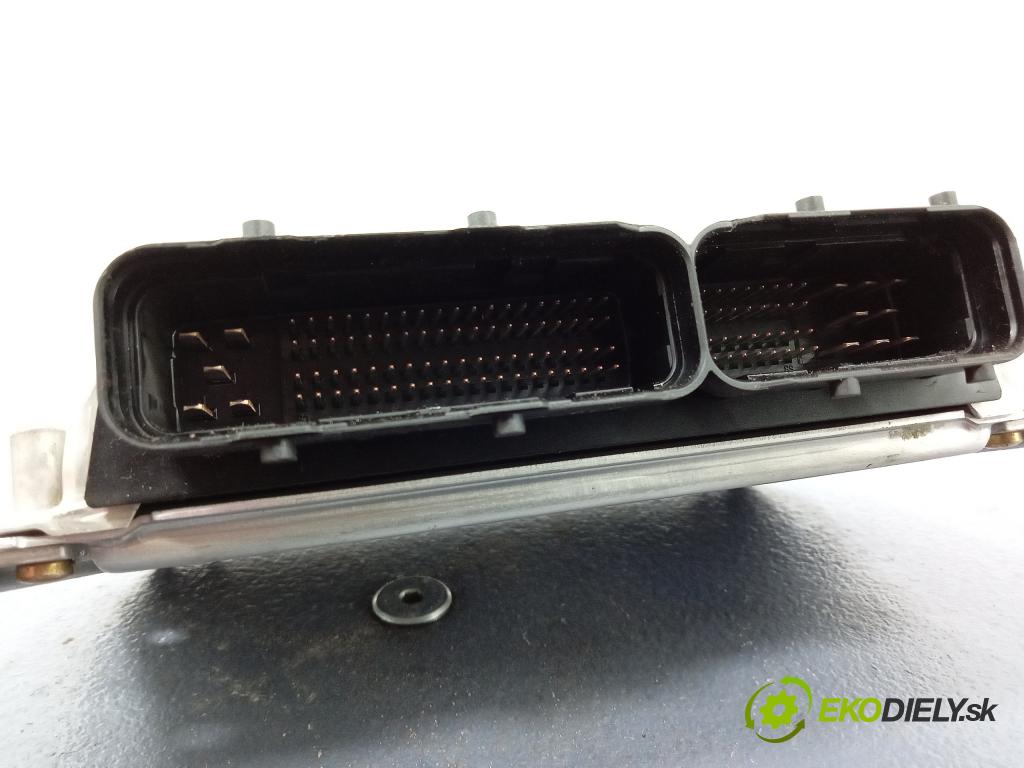 Hyundai Trajet 2002 riadiaca jednotka Motor: 0281010578