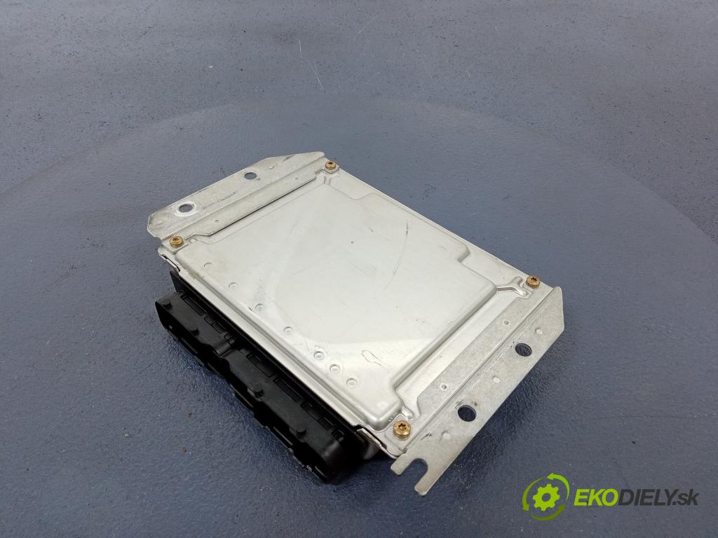 Hyundai Trajet 2002 riadiaca jednotka Motor: 0281010578