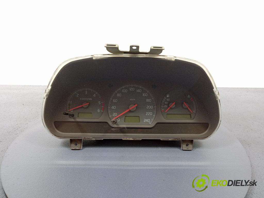 Volvo V40 1999 prístrojovka/ budíky 30857571