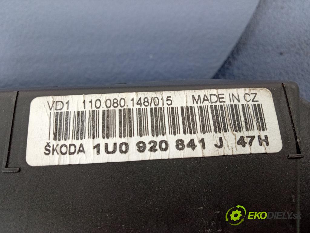 Skoda Octavia 2003 Přístrojová deska 1U0920841J