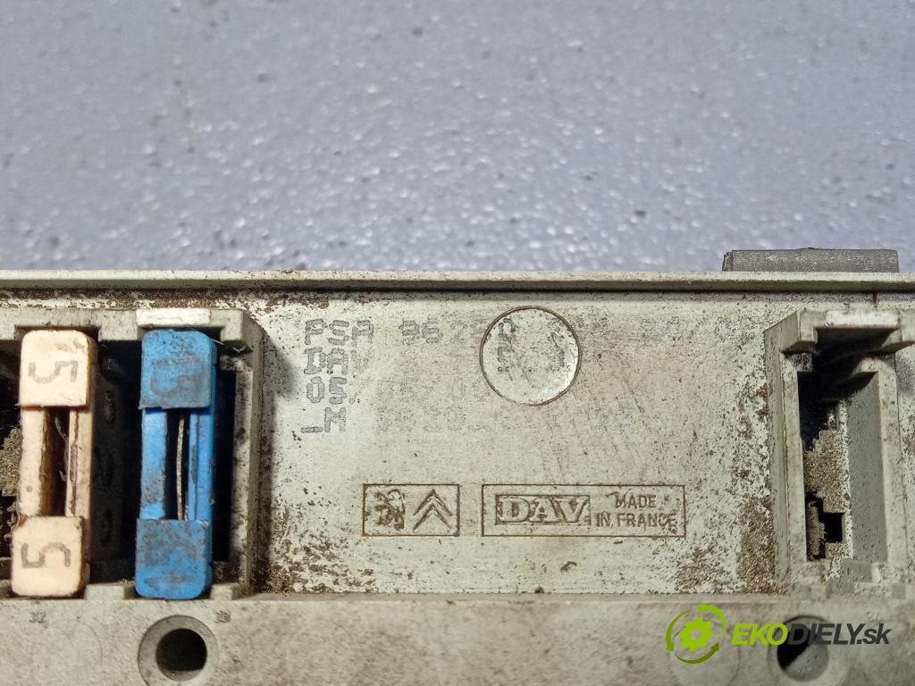 Citroen Berlingo 2000 skříňka Pojistky 9628024480