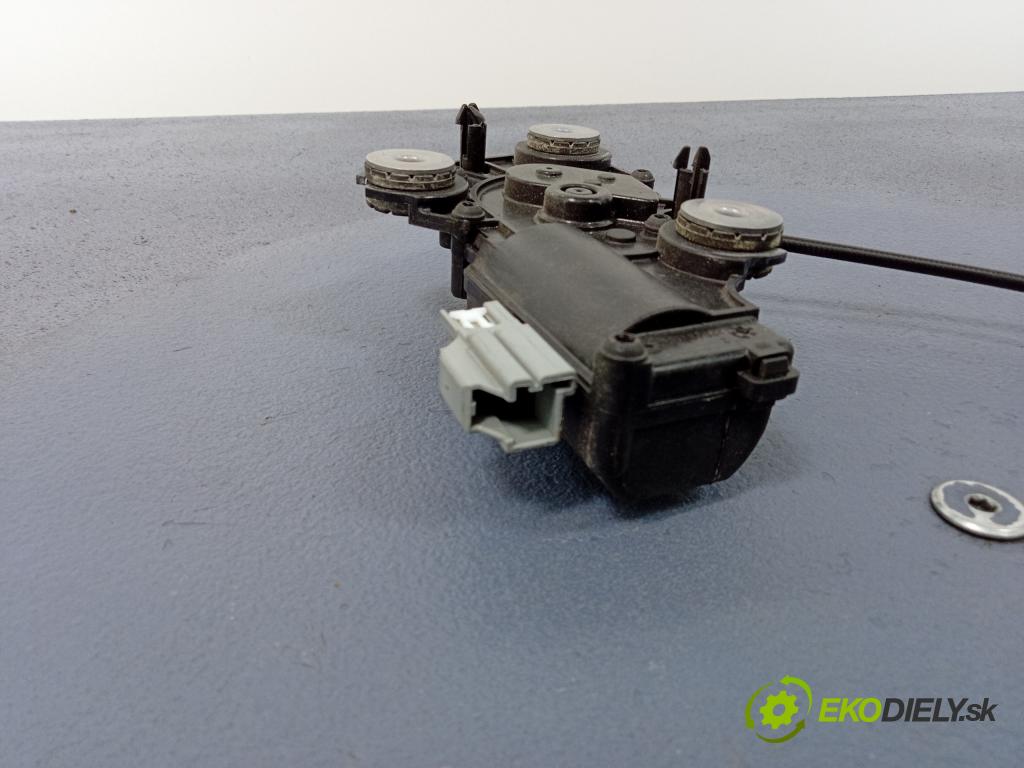 Volvo V90 2018 zámek Klapky: Kufr 31484599