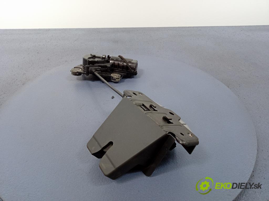Volvo V90 2018 zámek Klapky: Kufr 31484599