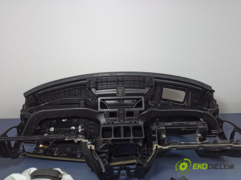 Volvo V90 2018 kokpit,pristrojová doska Distribúcia: 31403964