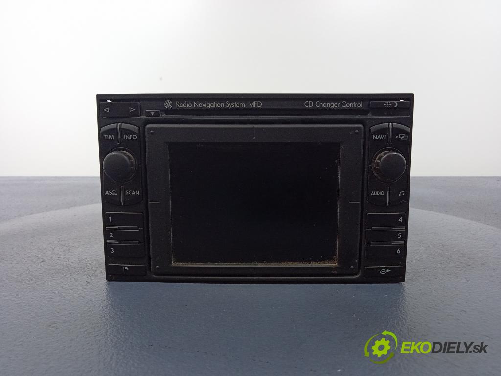 Volkswagen Passat 2004 Radio I Navigácia: 3B0035191G