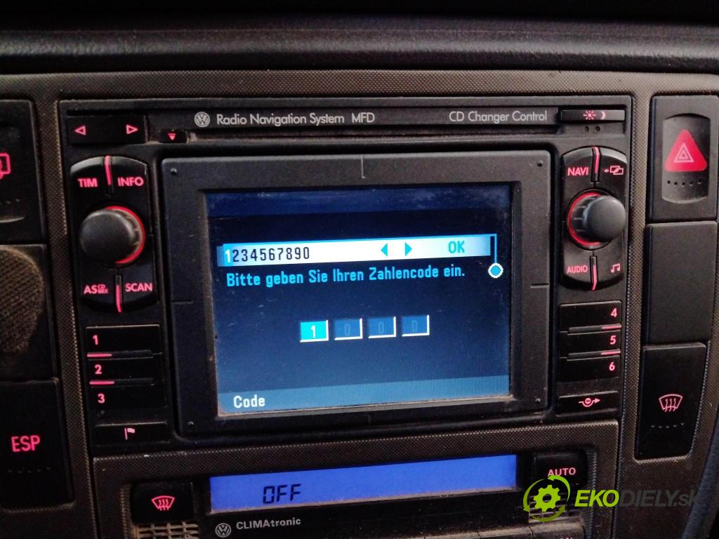 Volkswagen Passat 2004 Radio I Navigácia: 3B0035191G